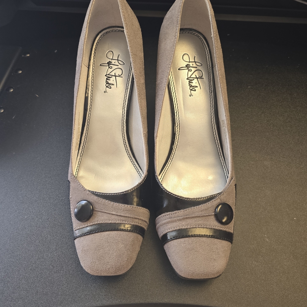 Life Stride Women's Tan Suede Round-Toe Pumps